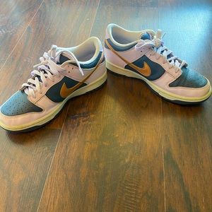 Nike Dunk Low SE "Thunder Blue/Metallic Copper" 7Y (women 8.5)